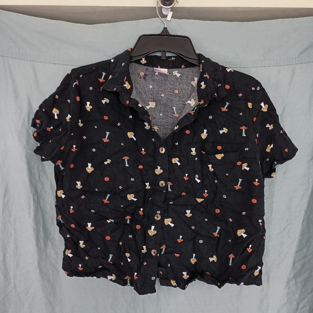 🎉 4 Items/$15 🎉 Black Short-Sleeve Button Front Top with Mushroom Print